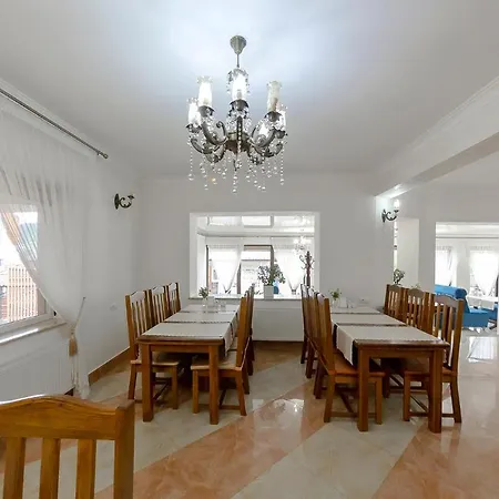 Anet Hotel Poljanyzja